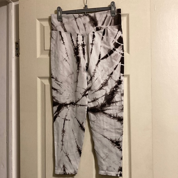 NWT Pink Seamless High Waist 7/8 Workout Tight - Grey Tint Spiral Tie Dye - Picture 6 of 13